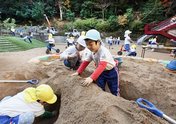 子どもたちが大好きな砂場。